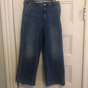 Wide leg, high waist jeans. Ankle length